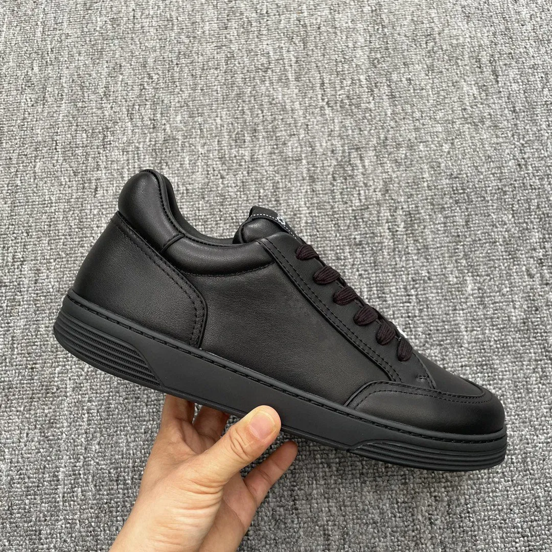 CC LOW-TOP BLACK SNEAKERS